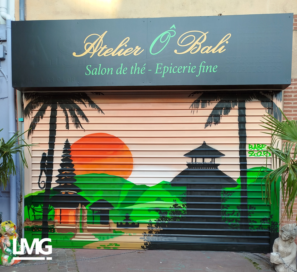 photo de graffiti sur rideau métallique restaurant