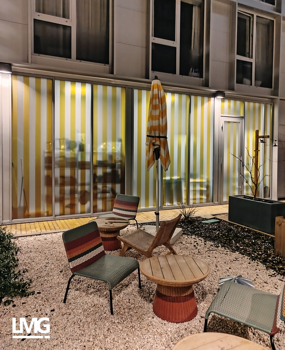 photo décoration des vitrines The Social Hub Toulouse par LMGIN